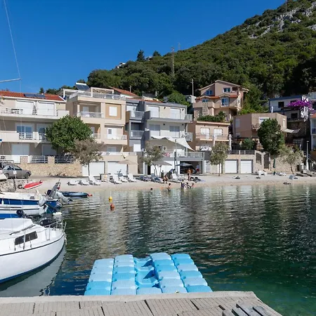 Apartamento Awesome In With House Sea View