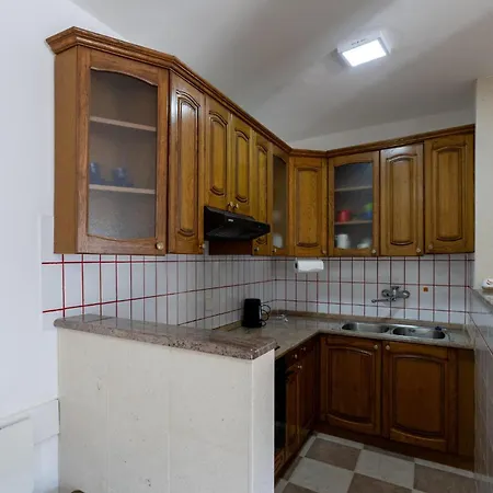 1 Bedroom Lovely In Appartement *