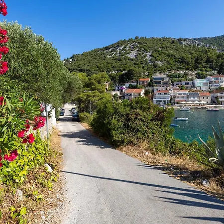 Awesome In With House Sea View